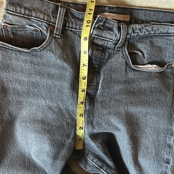 Levi’s wedgie VGUC high rise, button fly grey jeans, distressing on one leg. - Picture 12 of 15